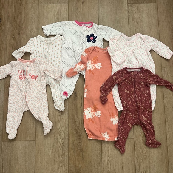 Baby girl Pajamas/Sleepers Floral and Polka Dot  set Size 0-3 Months - Picture 1 of 9